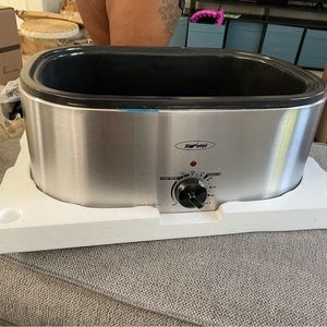 24 qt large electric roaster. New